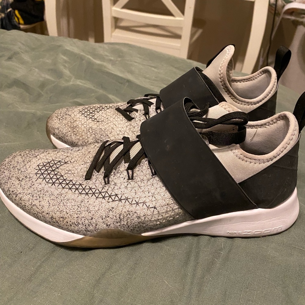 Nikes size 8.5